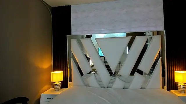 Linda4Petite online show from 12/22/25, 06:08