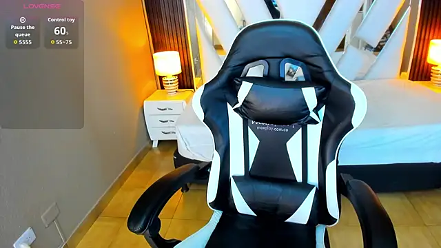 Linda4Petite online show from 11/21/25, 05:56