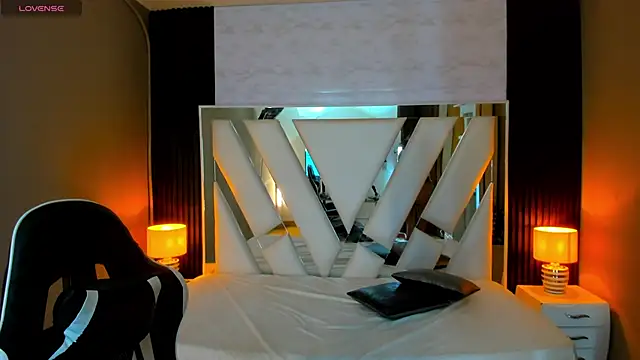 Linda4Petite online show from 11/16/25, 01:16