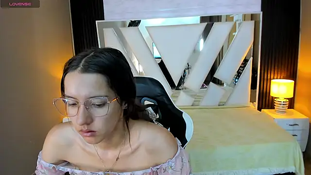 Linda4Petite online show from 01/05/26, 06:55