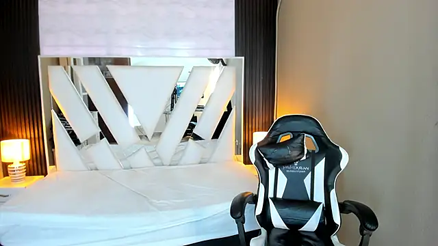 Linda4Petite online show from 03/23/26, 06:41