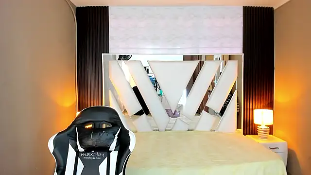 Linda4Petite online show from 03/16/26, 06:43