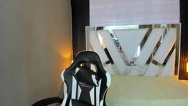 Linda4Petite online show from 04/06/26, 06:31