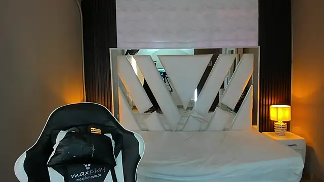 Linda4Petite online show from 03/25/26, 06:18