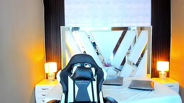 Linda4Petite online show from 10/28/25, 06:18