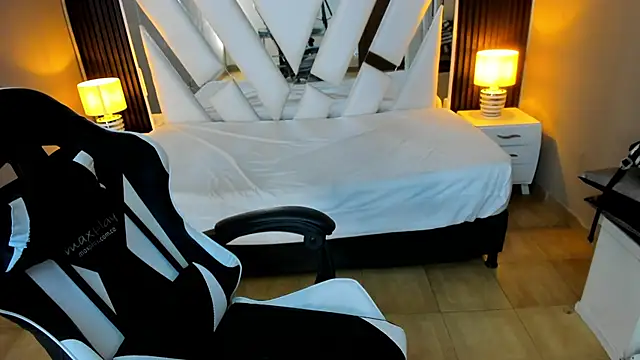 Linda4Petite online show from 02/01/26, 01:53