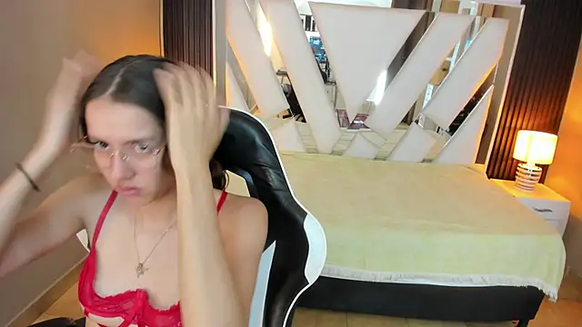 Linda4Petite online show from 04/04/26, 06:47