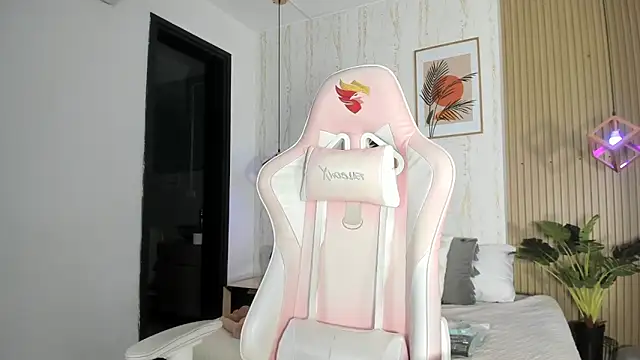 CameronCollins  online show from 10/31/25, 07:43