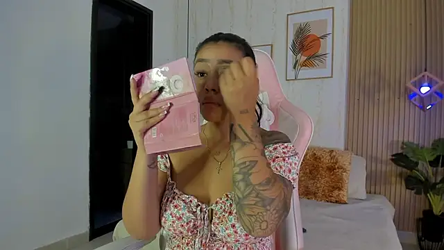 CameronCollins  online show from 12/03/25, 07:35