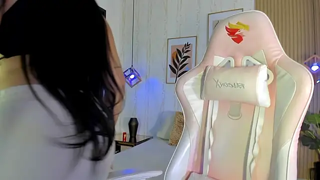 CameronCollins  online show from 12/05/25, 07:34