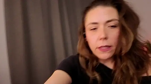 Ellie-L-Elizabeth online show from 05/07/26, 02:49