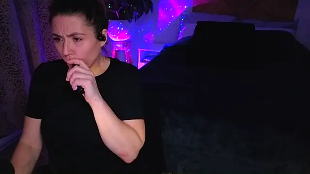 Ellie-L-Elizabeth online show from 01/06/26, 04:05