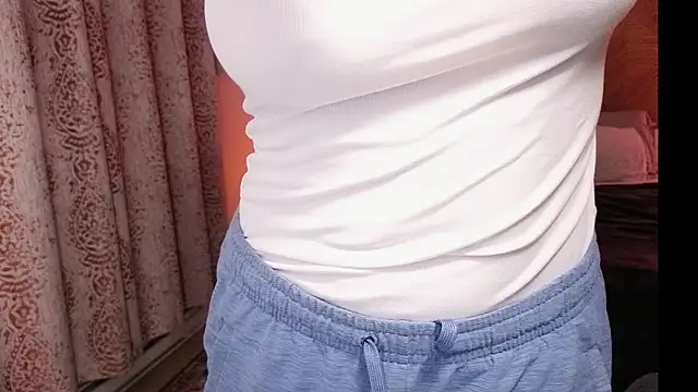 Ellie-L-Elizabeth online show from 03/24/26, 12:21