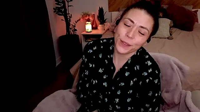 Ellie-L-Elizabeth online show from 04/22/26, 12:06