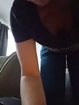 Ellie-L-Elizabeth online show from 05/24/26, 08:31