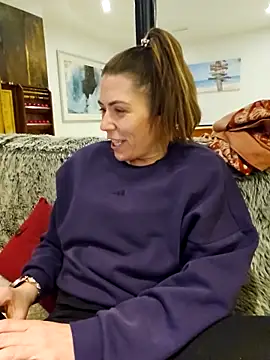 Ellie-L-Elizabeth online show from 05/08/26, 02:59