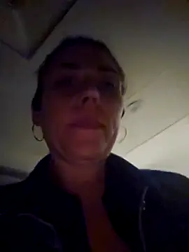 Ellie-L-Elizabeth online show from 05/10/26, 02:59
