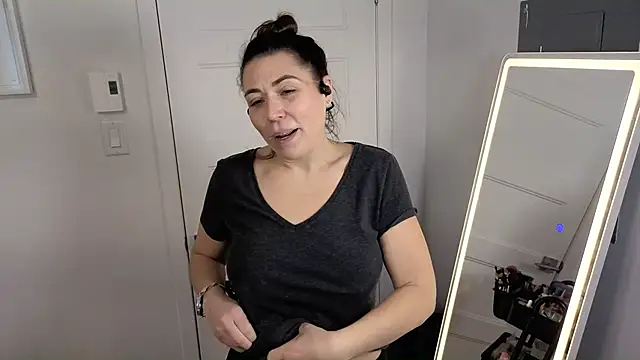 Ellie-L-Elizabeth online show from 12/04/25, 03:11