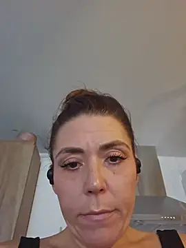 Ellie-L-Elizabeth online show from 10/17/25, 04:31