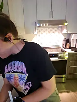 Ellie-L-Elizabeth online show from 09/14/25, 11:27