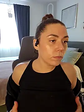 Ellie-L-Elizabeth online show from 03/06/25, 06:48