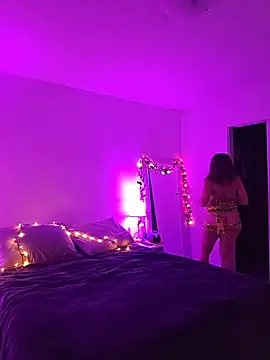 Ellie-L-Elizabeth online show from 10/18/25, 04:47