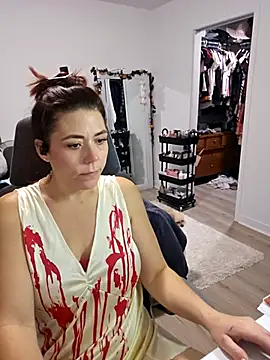 Ellie-L-Elizabeth online show from 10/24/25, 04:17