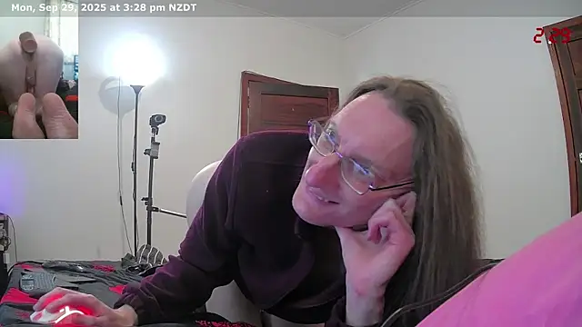 Snapshot of CDAdalyn chatting on 09/29/25, 02:29 CDAdalyn online show from 09/29/25, 02:29