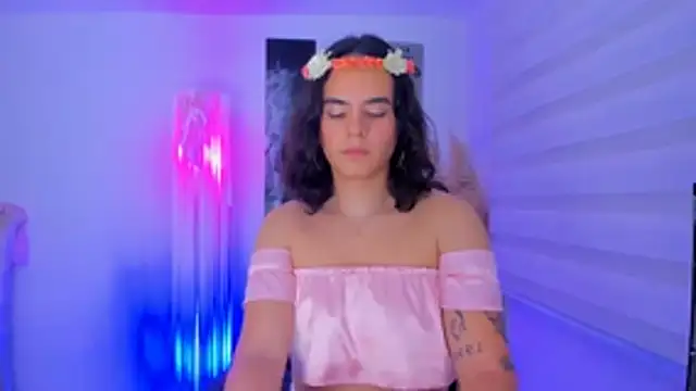 Snapshot of alask_pears0 chatting on 10/24/25, 12:31 alask pears0 online show from 10/24/25, 12:31