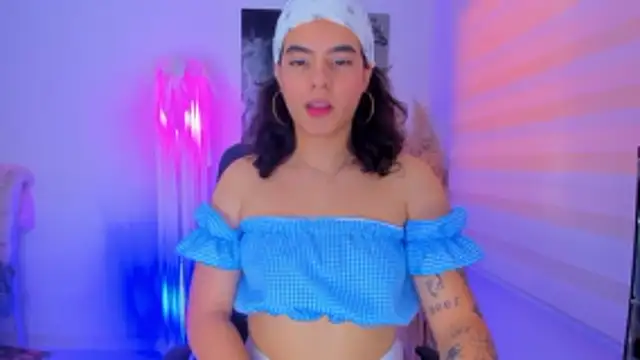 Snapshot of alask_pears0 chatting on 11/10/25, 04:45 alask pears0 online show from 11/10/25, 04:45