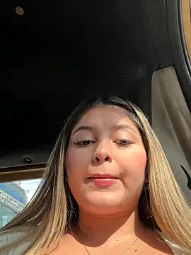 lunablossom  online show from 10/19/25, 08:11