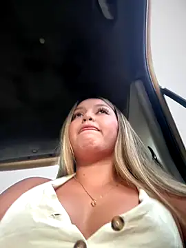 lunablossom  online show from 11/08/25, 08:34