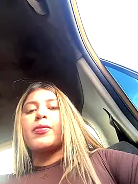 lunablossom  online show from 10/16/25, 09:12