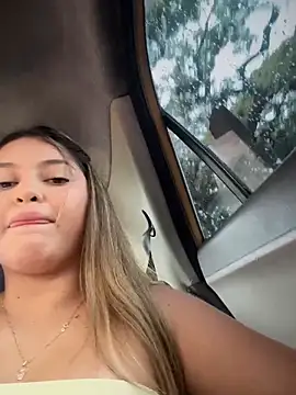 lunablossom  online show from 04/15/26, 07:40