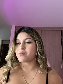 lunablossom  online show from 10/15/25, 10:29