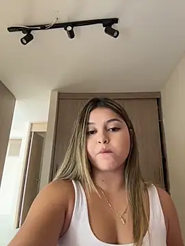 lunablossom  online show from 02/27/26, 08:08