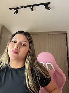 lunablossom  online show from 04/11/26, 04:54