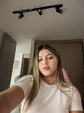 lunablossom  online show from 03/27/26, 06:31