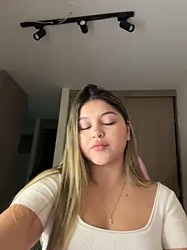 lunablossom  online show from 03/24/26, 02:55