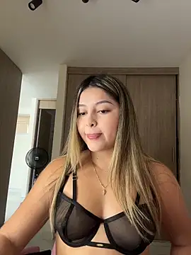 lunablossom  online show from 03/12/26, 08:02