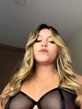 lunablossom  online show from 09/19/25, 10:36