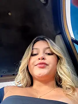 lunablossom  online show from 09/21/25, 08:47