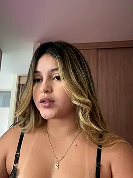 lunablossom  online show from 11/10/25, 09:31