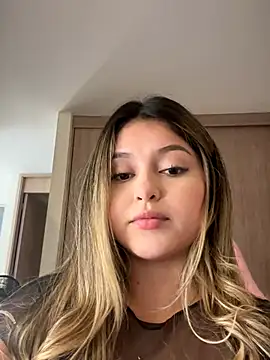 lunablossom  online show from 11/21/25, 09:47