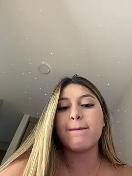 lunablossom  online show from 03/11/25, 09:26