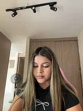 lunablossom  online show from 03/04/26, 09:00