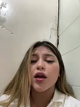 lunablossom  online show from 03/17/25, 03:25