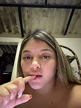 lunablossom  online show from 02/14/26, 12:00