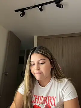 lunablossom  online show from 03/08/26, 02:04