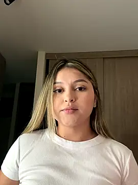 lunablossom  online show from 01/07/26, 12:26